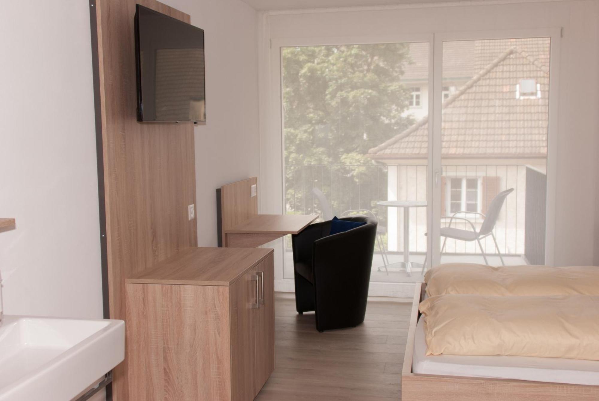 Hotel Traube Garni Kuttigen Номер фото