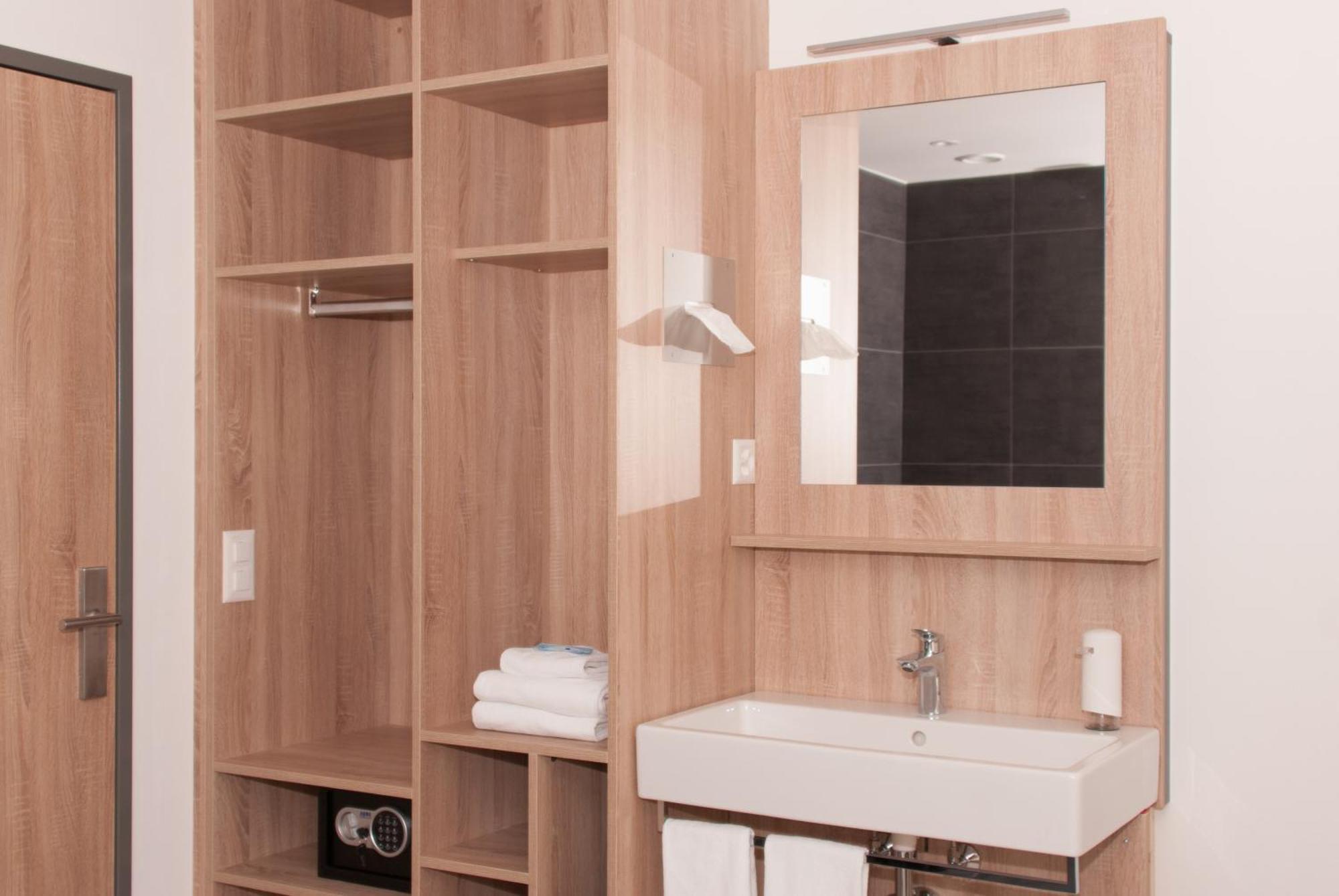 Hotel Traube Garni Kuttigen Номер фото