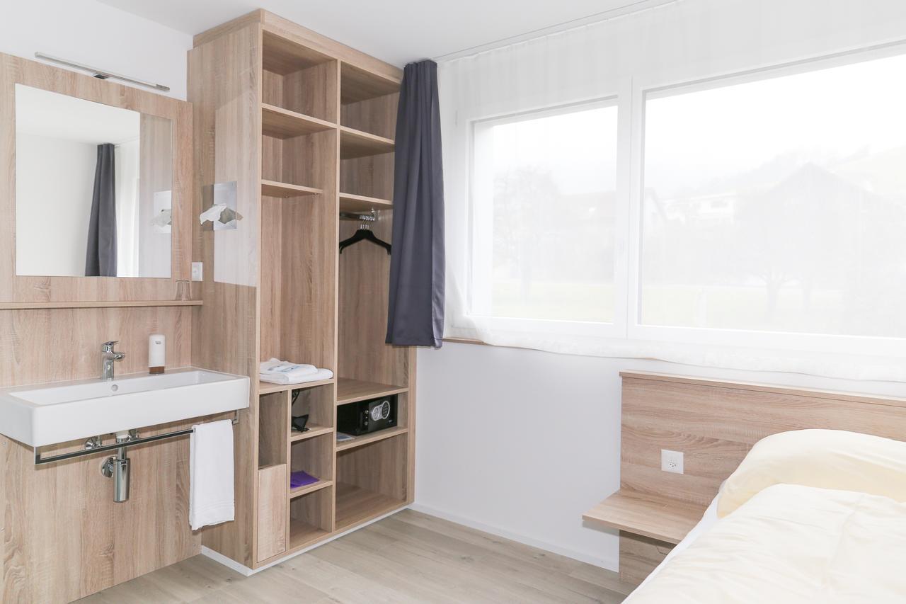 Hotel Traube Garni Kuttigen Экстерьер фото