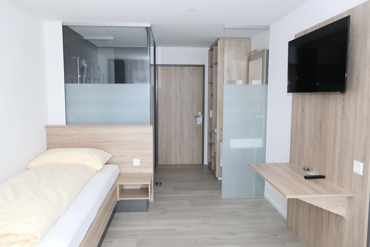 Hotel Traube Garni Kuttigen Экстерьер фото