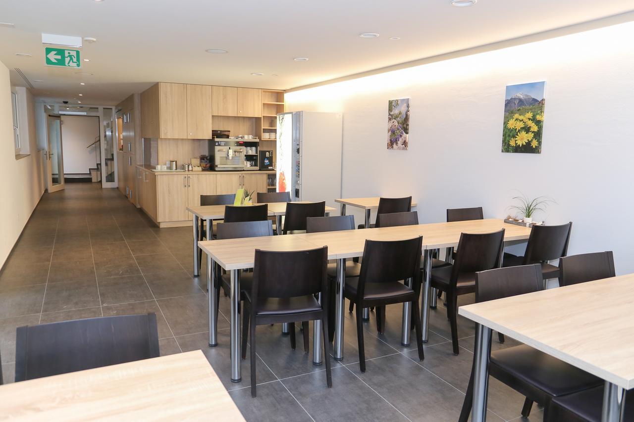 Hotel Traube Garni Kuttigen Экстерьер фото