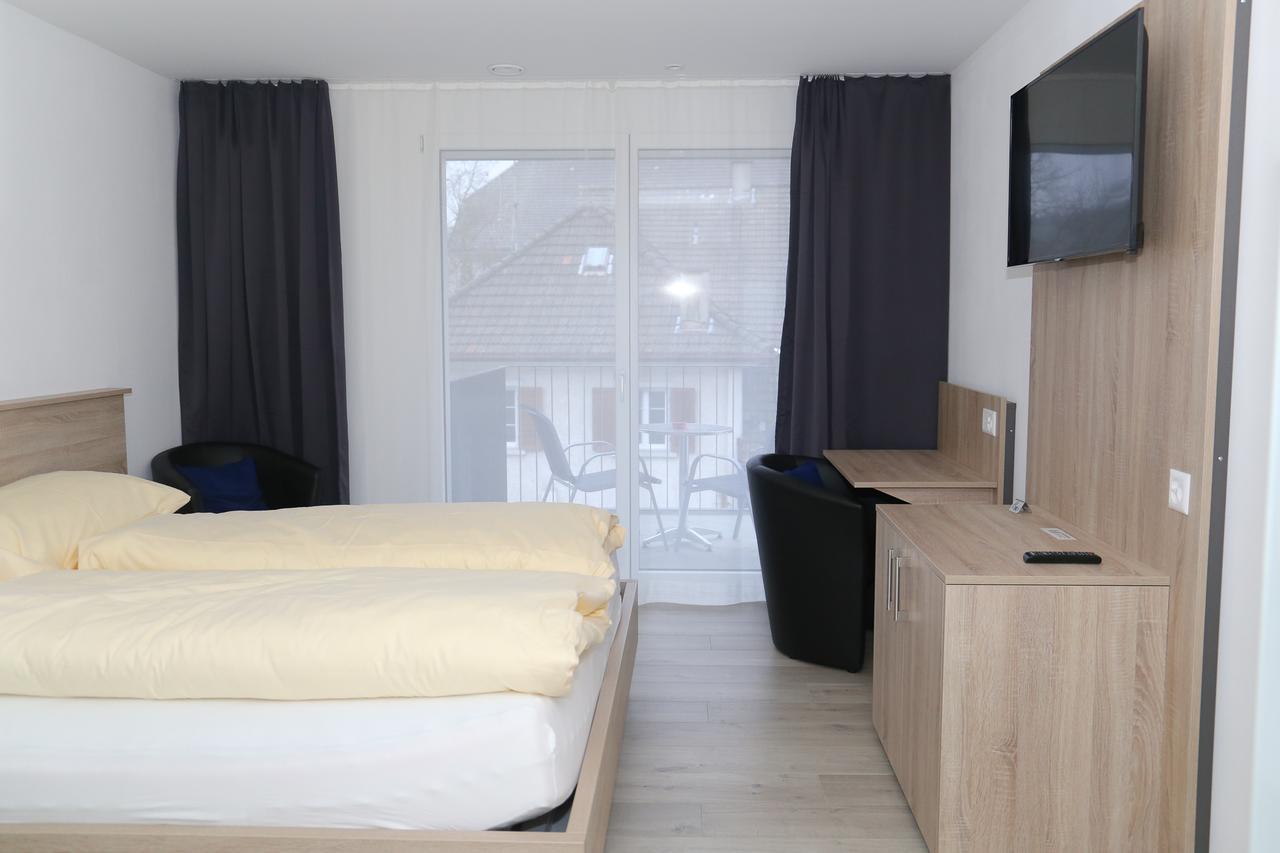 Hotel Traube Garni Kuttigen Экстерьер фото