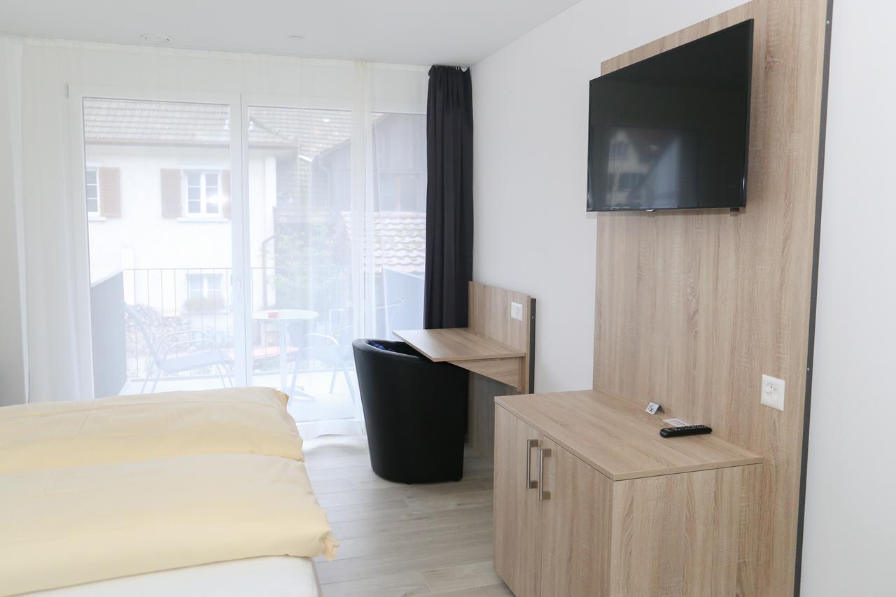 Hotel Traube Garni Kuttigen Экстерьер фото